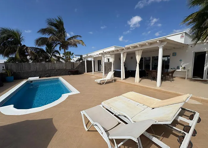 Queen Papagayo Vetusta Villa