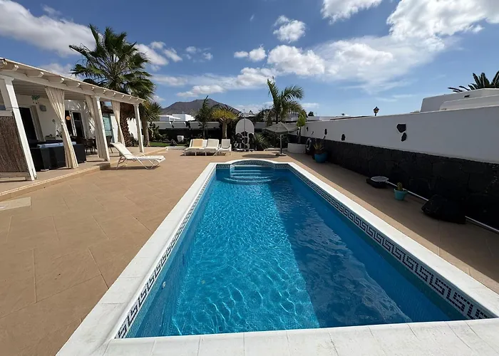 Queen Papagayo Vetusta *