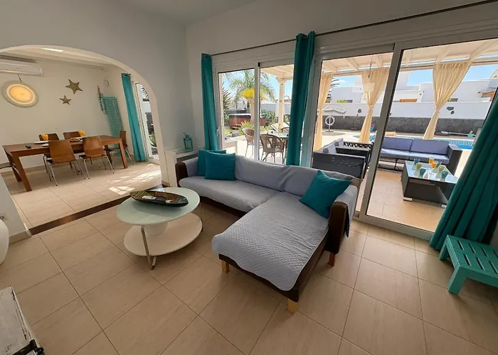 Queen Papagayo Vetusta Villa