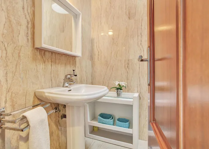 Queen Papagayo Vetusta