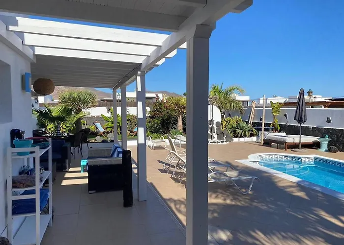 Queen Papagayo Vetusta