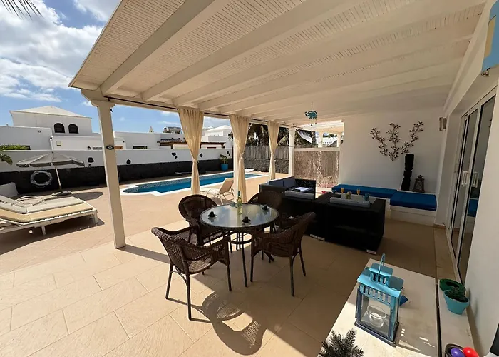 Queen Papagayo Vetusta Villa