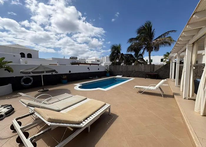 Queen Papagayo Vetusta Playa Blanca