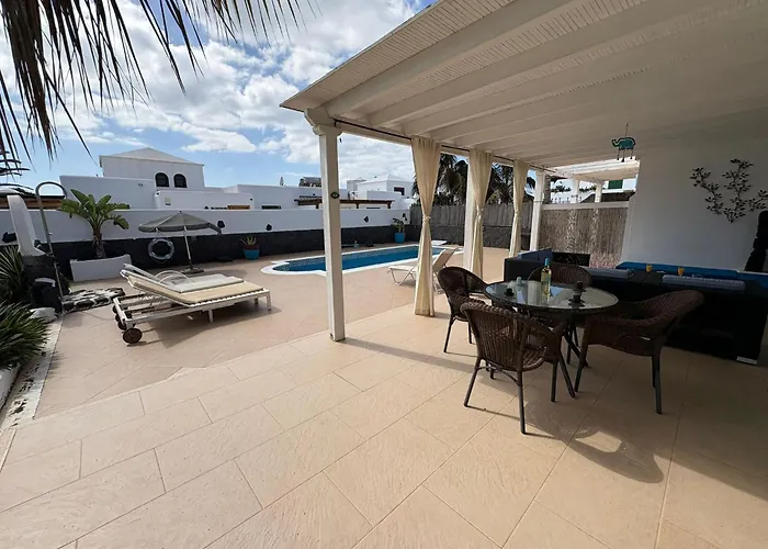 Queen Papagayo Vetusta Playa Blanca