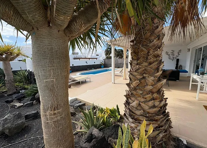 Queen Papagayo Vetusta Villa