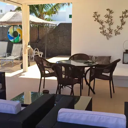 Queen Papagayo Vetusta