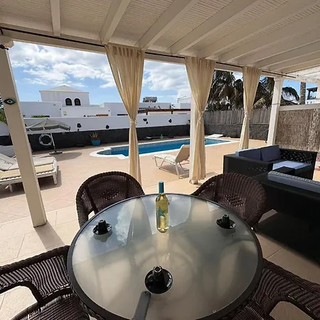 Queen Papagayo Vetusta *