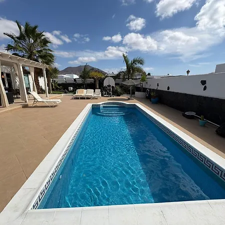 Queen Papagayo Vetusta *