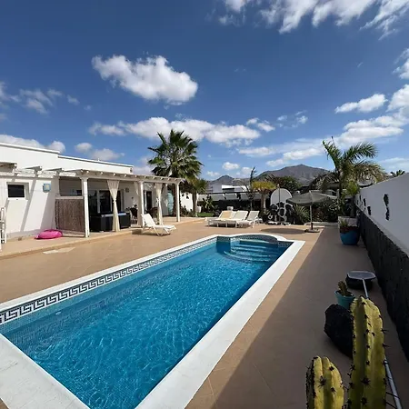 Queen Papagayo Vetusta Villa