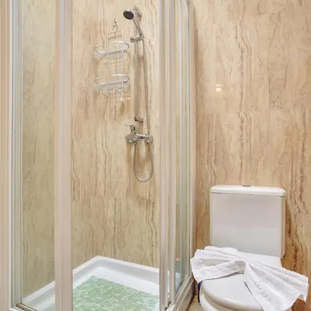 Queen Papagayo Vetusta Villa