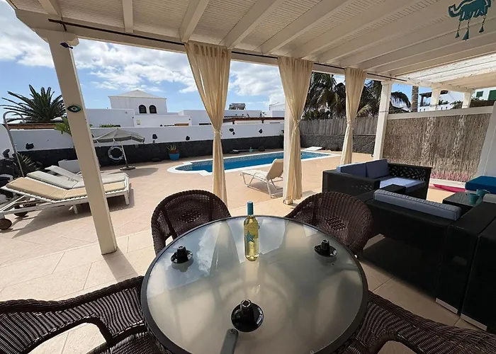 Queen Papagayo Vetusta *