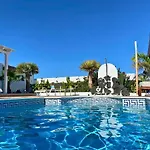 Queen Papagayo Vetusta