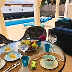 Queen Papagayo Vetusta *