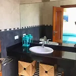 Queen Papagayo Vetusta Villa