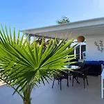 Queen Papagayo Vetusta