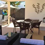 Queen Papagayo Vetusta