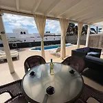 Queen Papagayo Vetusta *