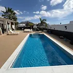 Queen Papagayo Vetusta *