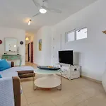 Queen Papagayo Vetusta Playa Blanca