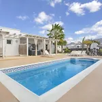 Queen Papagayo Vetusta Playa Blanca