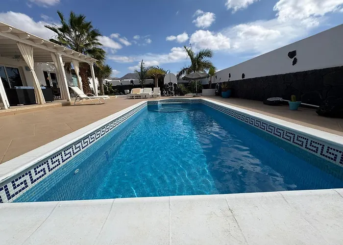 Queen Papagayo Vetusta Villa